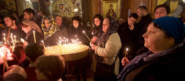 верующие в храме Самеба верующие в храме Самеба - Sputnik Грузия