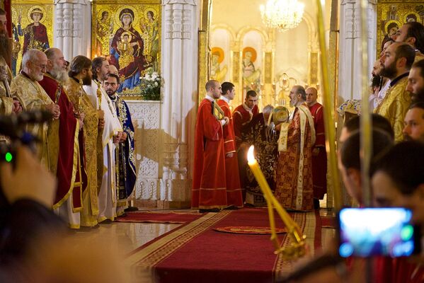Католикос Патриарх Всея Грузии Илия Второй проводит праздничную службу. - Sputnik Грузия