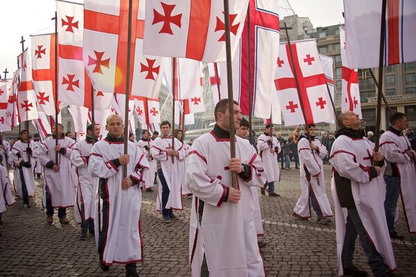Среди участников шествия были духовные лица и обычные верующие. - Sputnik Грузия