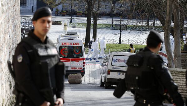 Полицейские на месте взрыва в Стамбуле - Sputnik Грузия
