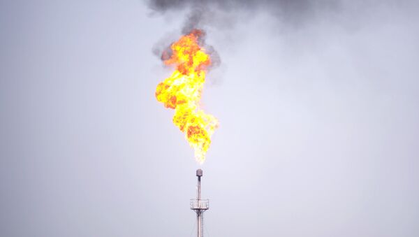 Газовая вышка на нефтяном промысле - Sputnik Грузия
