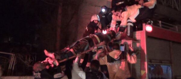 მაშველებს თურქეთში პოლიციის შენობასთან მომხდარი აფეთქების შედეგად დაჭრილები გამოჰყავთ მაშველებს თურქეთში პოლიციის შენობასთან მომხდარი აფეთქების შედეგად დაჭრილები გამოჰყავთ - Sputnik საქართველო