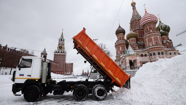 Уборка снега в Москве - Sputnik Грузия