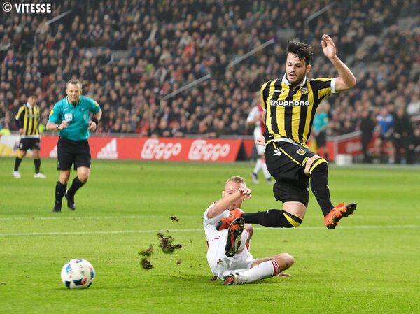 Полузащитник сборной Грузии и голландского Витесса Валери Казаишвили - Sputnik Грузия