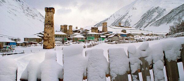 Сванские башни в снегу - Sputnik Грузия