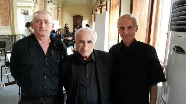 Важа Центерадзе, Реваз Такидзе и Годердзи Гараканидзе Важа Центерадзе, Реваз Такидзе и Годердзи Гараканидзе - Sputnik Грузия