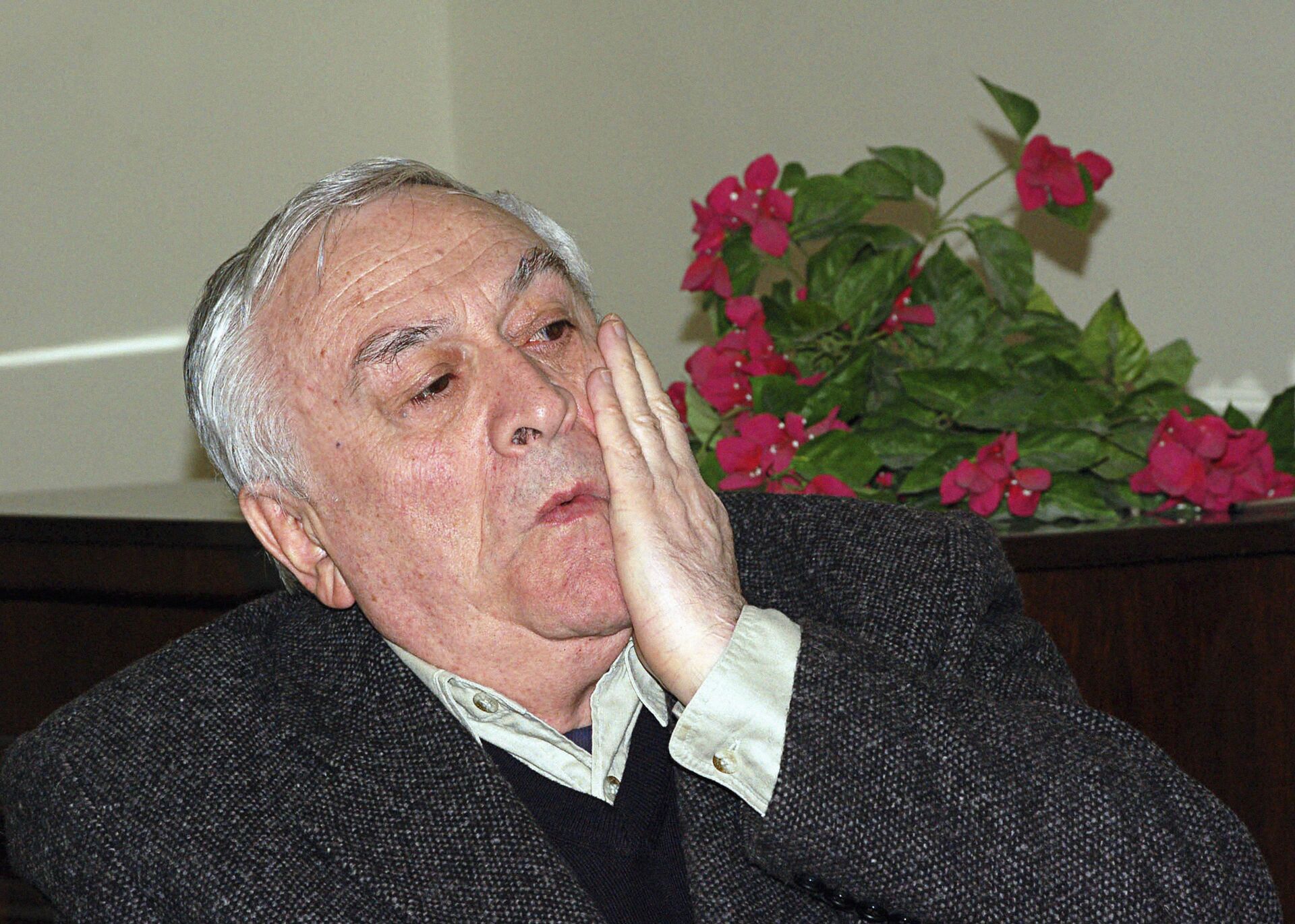 Встреча читателей с писателем и поэтом Тамазом Чиладзе - Sputnik Грузия, 1920, 28.01.2026