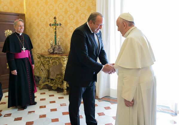 Президент Грузии Георгий Маргвелашвили с Папой Римским в Ватикане. - Sputnik Грузия