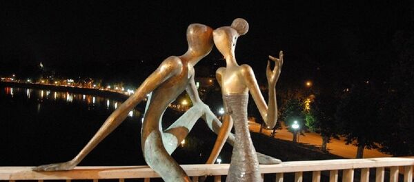 შეყვარებულები ბარათაშვილის ხიდზე შეყვარებულები ბარათაშვილის ხიდზე - Sputnik საქართველო