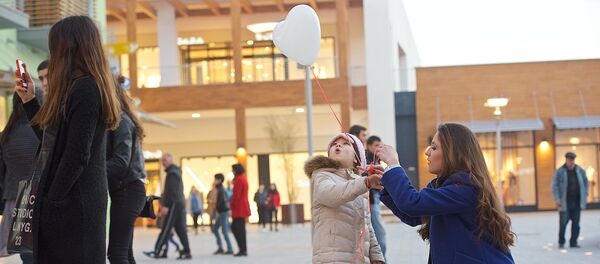 Девочка с шариком - Sputnik Грузия