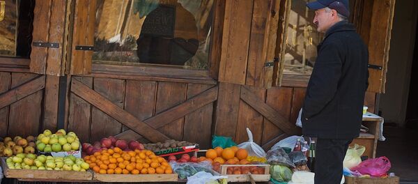 Уличная торговля фруктами и овощами - Sputnik Грузия