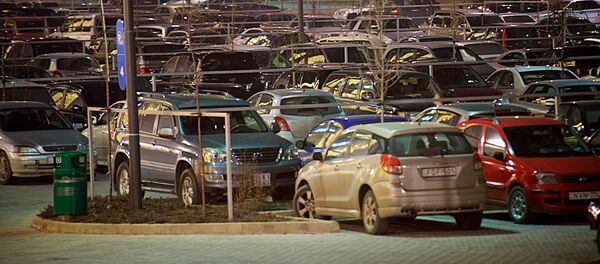 Автостоянка в одном из районов столицы Грузии - Sputnik Грузия