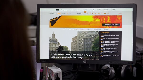 Пользователь рассматривает сайт Sputnik Moldova на румынском языке - Sputnik Грузия