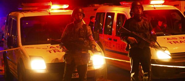 თურქმა ჯარისკაცებმა ტერაქტის ადგილი ანკარაში ალყაში მოაქციეს თურქმა ჯარისკაცებმა ტერაქტის ადგილი ანკარაში ალყაში მოაქციეს - Sputnik საქართველო