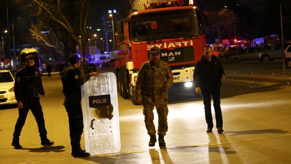 Офицеры турецкой полиции направляются на место теракта в Анкаре - Sputnik Грузия