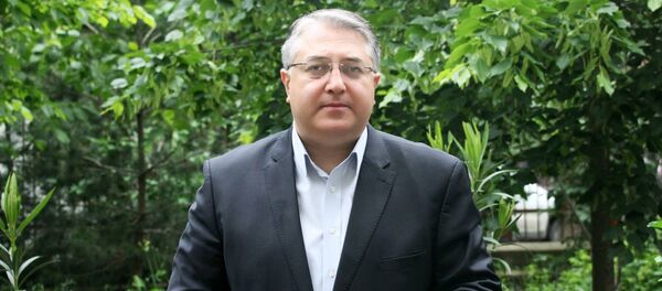 „გაერთიანებული-დემოკრატიული მოძრაობის“ წევრი გიორგი ახვლედიანი „გაერთიანებული-დემოკრატიული მოძრაობის“ წევრი გიორგი ახვლედიანი - Sputnik საქართველო