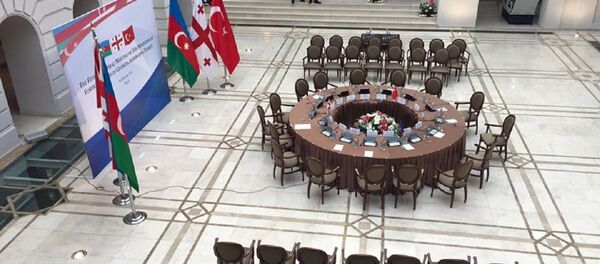 დარბაზი, რომელშიც სამი ქვეყნის საგარეო საქმეთა მინისტრების შეხვედრა გაიმართა დარბაზი, რომელშიც სამი ქვეყნის საგარეო საქმეთა მინისტრების შეხვედრა გაიმართა - Sputnik საქართველო