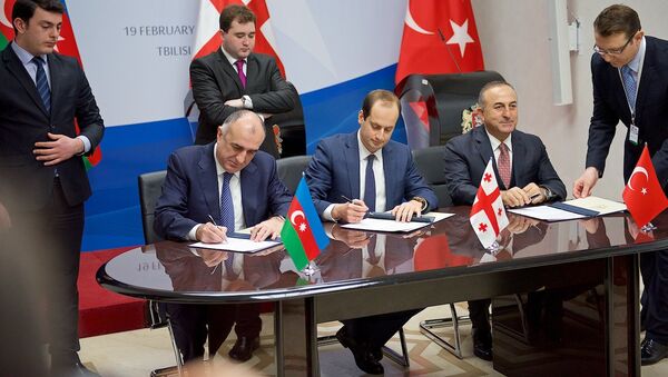 Главы МИД Азербайджана, Грузии и Турции подписывают совместную декларацию - Sputnik Грузия