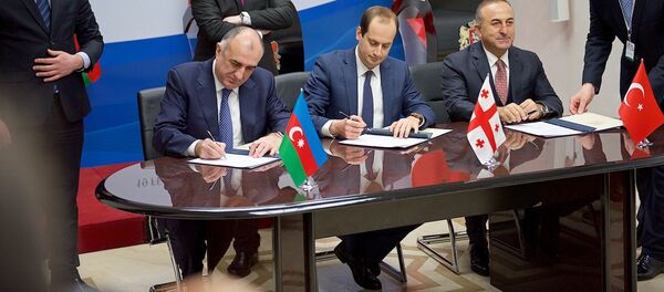 Главы МИД Азербайджана, Грузии и Турции подписывают совместную декларацию - Sputnik Грузия