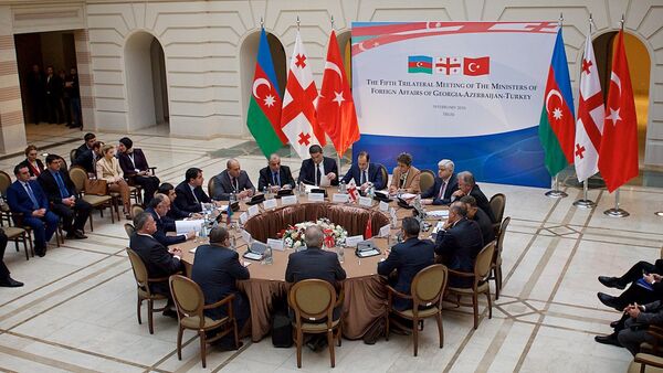Встреча глав МИД Азербайджана, Грузии и Турции на уровне делегаций - Sputnik Грузия