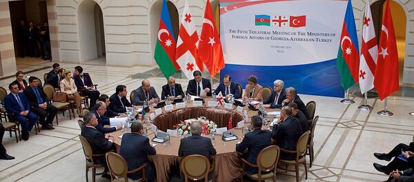 Встреча глав МИД Азербайджана, Грузии и Турции на уровне делегаций - Sputnik Грузия