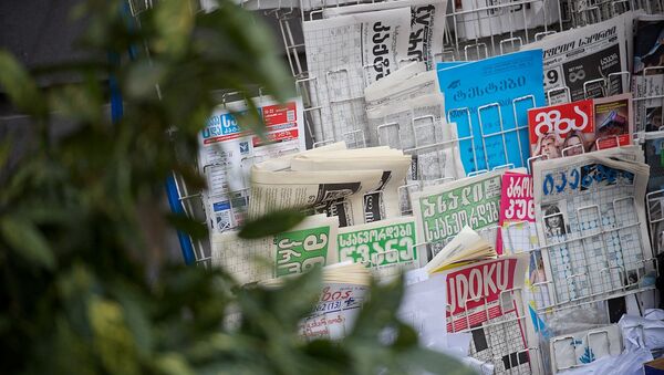 Продажа газет и периодических изданий на одной из тбилисских улиц - Sputnik Грузия
