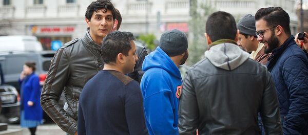 Приезжие с Ближнего Востока на одной из тбилисских улиц - Sputnik Грузия