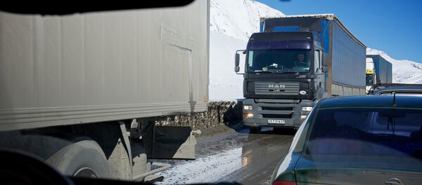 ტრაილერები სამხედრო გზაზე ტრაილერები სამხედრო გზაზე - Sputnik საქართველო