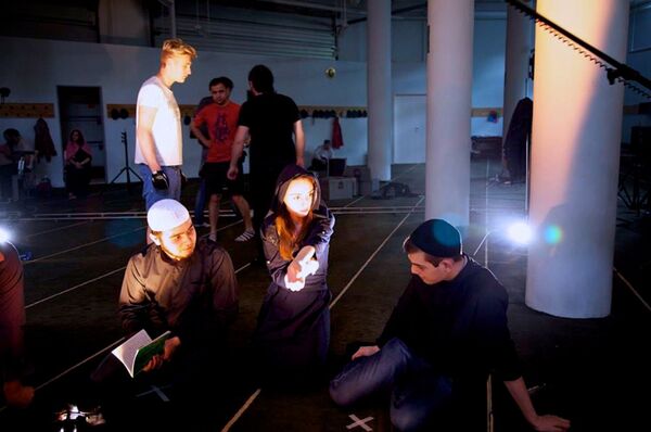 Режиссер Эсма Апсны на съемках фильма Темная сторона разума Режиссер Эсма Апсны на съемках фильма Темная сторона разума - Sputnik Грузия