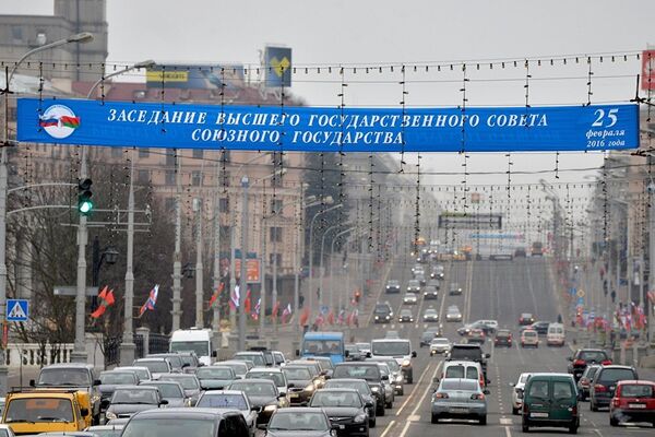 Центр Минска перекрыли для автомобилей для проезда кортежей, следующих из аэропорта во Дворец Независимости. - Sputnik Грузия