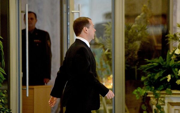 Глава правительства РФ Дмитрий Медведев также прибыл в Минск. Так приятно. Обычно, если уезжает президент, премьер остается на хозяйстве, и наоборот. Но сегодня вы оба здесь, в Минске, и я очень благодарен, — сказал Лукашенко Путину перед началом встречи в узком составе. - Sputnik Грузия