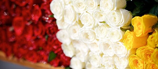 Продажа цветов на улицах грузинской столицы - Sputnik Грузия