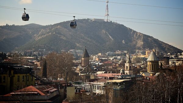 Вид на Мтацминда, телевышку и центральную часть старого Тбилиси - Sputnik Грузия