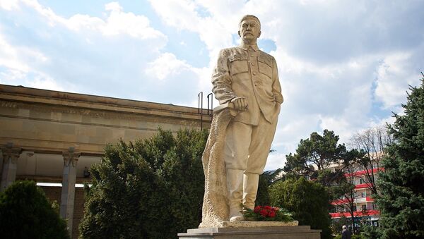 Памятник Сталину в городе Гори - Sputnik Грузия