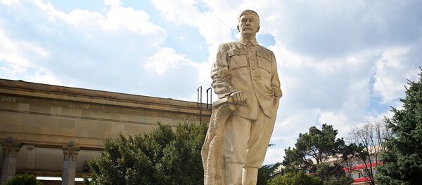Памятник Сталину в городе Гори - Sputnik Грузия