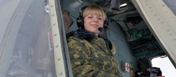Наталья Лазько в кабине вертолета - Sputnik Грузия