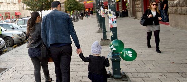 მშობლები ბავშვთან ერთად მშობლები ბავშვთან ერთად - Sputnik საქართველო