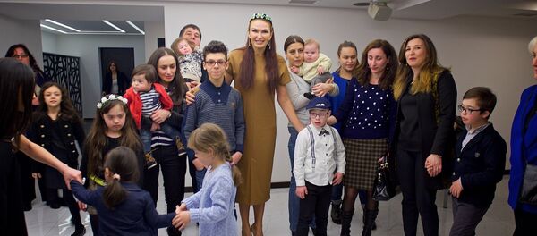 Эвелина Бледанс на встрече, посвященной проблеме детей с синдромом Дауна - Sputnik Грузия