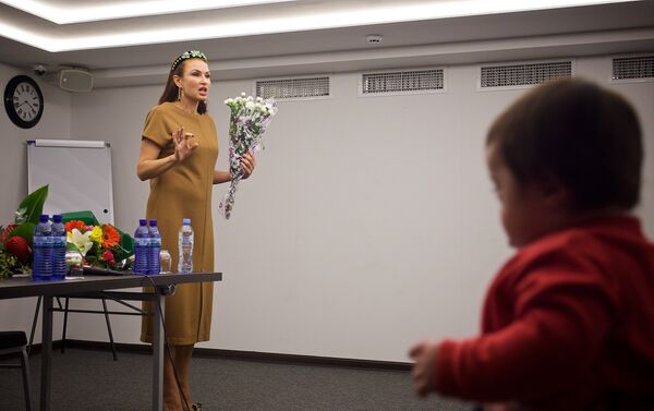 Эвелина Бледанс на встрече, посвященной проблеме детей с синдромом Дауна - Sputnik Грузия