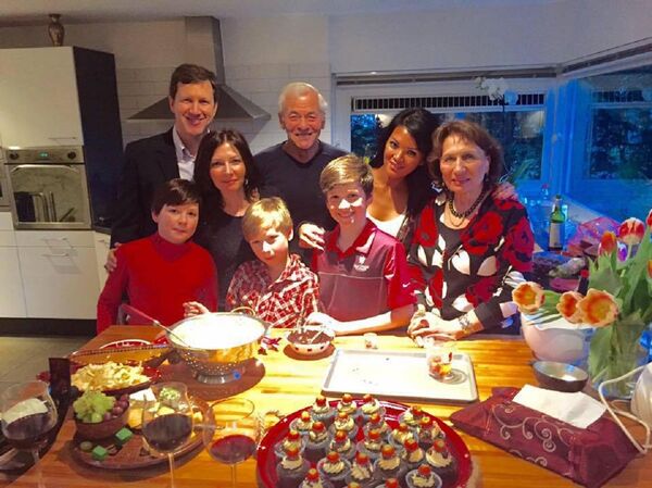 Тика Сванидзе-Венко вместе с семьей - Sputnik Грузия