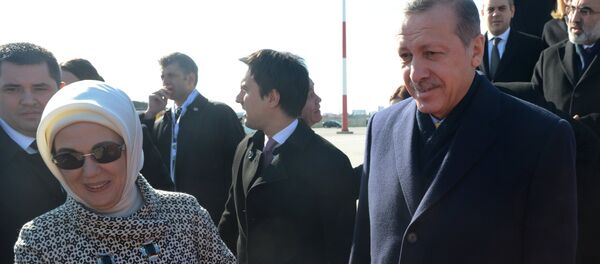 რეჯეფ თაიიფ ერდოღანი და მისი მეუღლე ემინე რეჯეფ თაიიფ ერდოღანი და მისი მეუღლე ემინე - Sputnik საქართველო