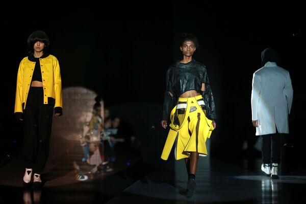 Модели демонстрируют одежду петербургского дизайнера и основателя бренда Pirosmani Жени Малыгиной Модели демонстрируют одежду петербургского дизайнера и основателя бренда Pirosmani Жени Малыгиной - Sputnik Грузия