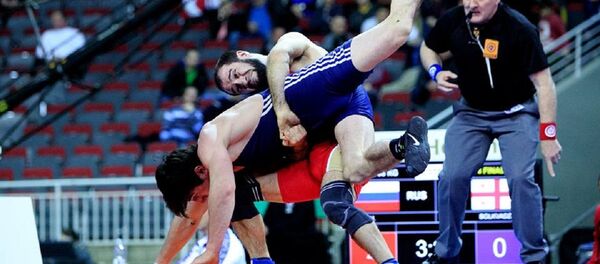 Борьба. Шмаги Болквадзе (в синем) Борьба. Шмаги Болквадзе (в синем) - Sputnik Грузия