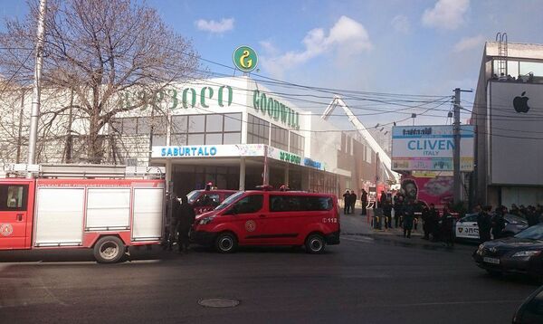 Пожар в ТЦ Гудвилл в Сабуртало - Sputnik Грузия