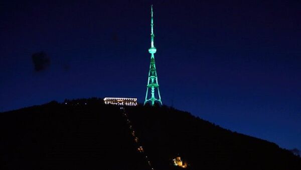 Телевизионная башня в Тбилиси позеленела - Sputnik Грузия