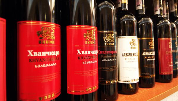 Стенд с грузинскими винами в супермаркете Ароматный мир - Sputnik Грузия