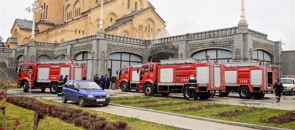 ხანძარი სამებაში ხანძარი სამებაში - Sputnik საქართველო