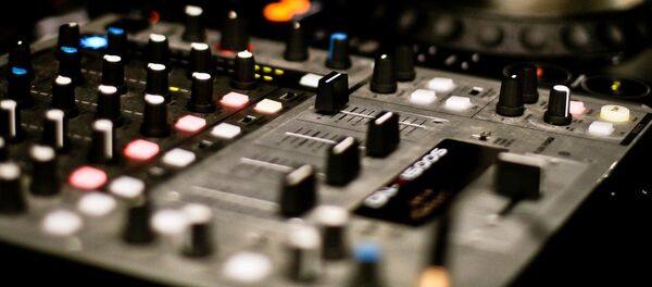Микшерный пульт в студии звукозаписи - Sputnik Грузия