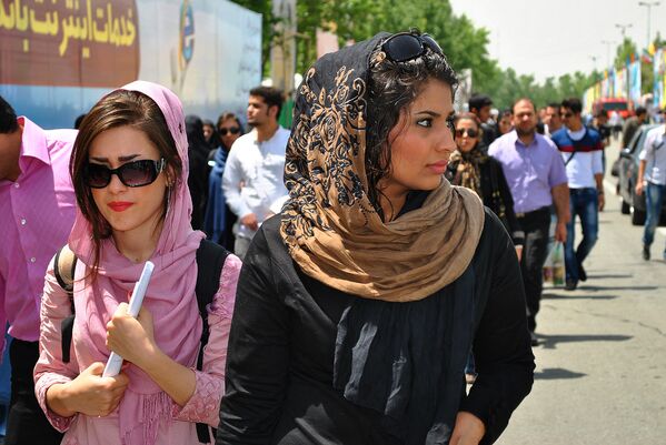 Девушки на улицах Тегерана. - Sputnik Грузия