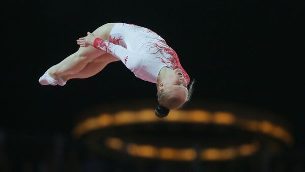Люба Головина (Грузия) выполняет прыжок на батуте во время финальных соревнований женщин на XXX летних Олимпийских играх в Лондоне. - Sputnik Грузия
